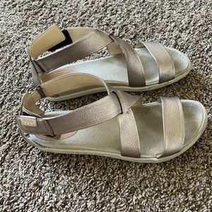 Ecco Damara Crisscross Sandals